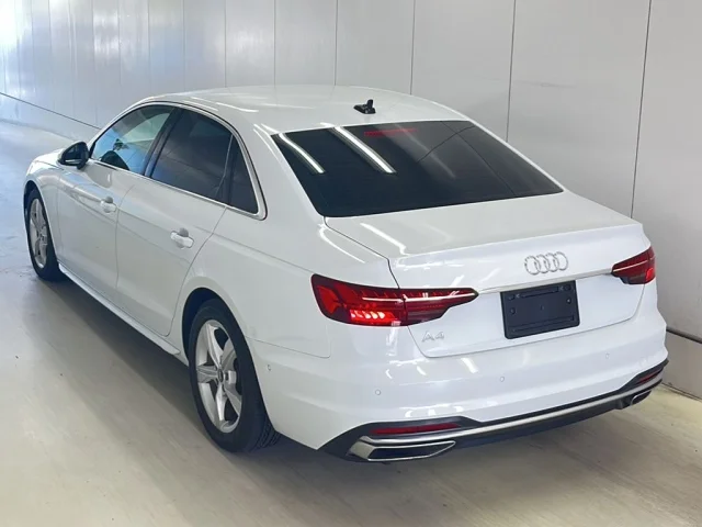 Audi A4 — фото 2