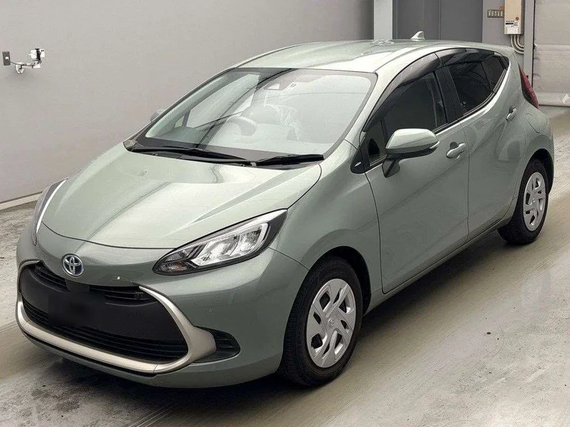 Toyota AQUA — фото 1