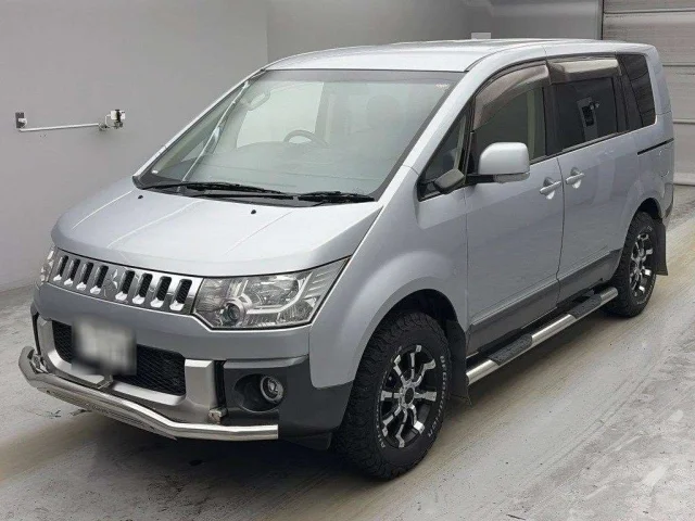 Mitsubishi DELICA D5