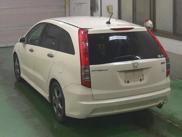 Honda STREAM — фото 2