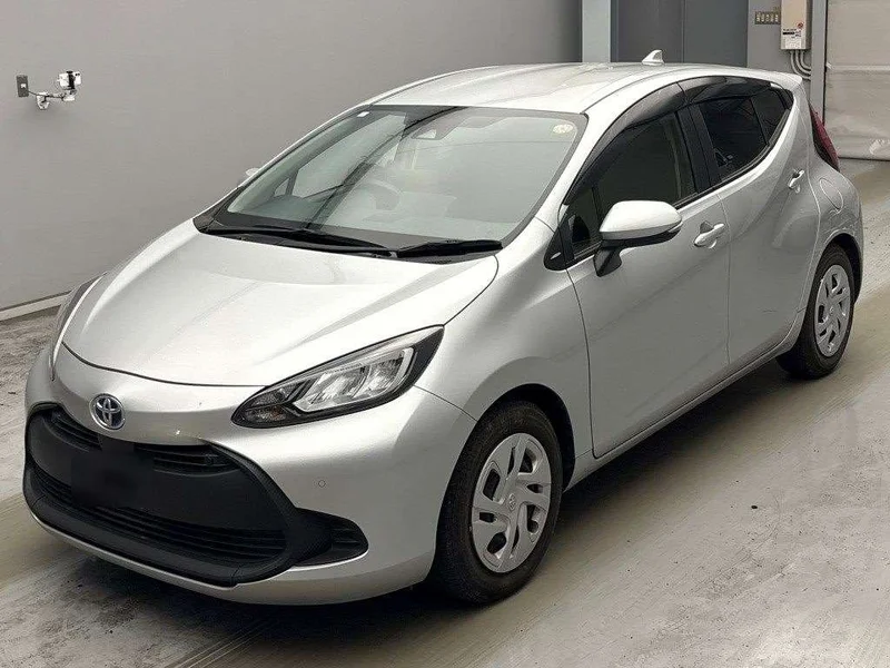 Toyota AQUA — фото 1