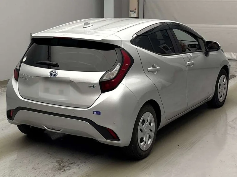 Toyota AQUA — фото 2