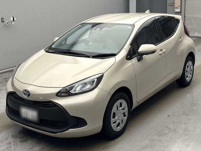 Toyota AQUA — фото 1
