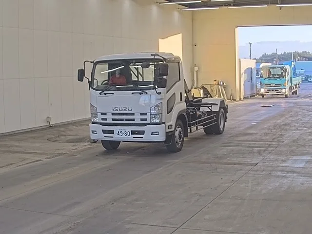 Isuzu FORWARD — фото 1