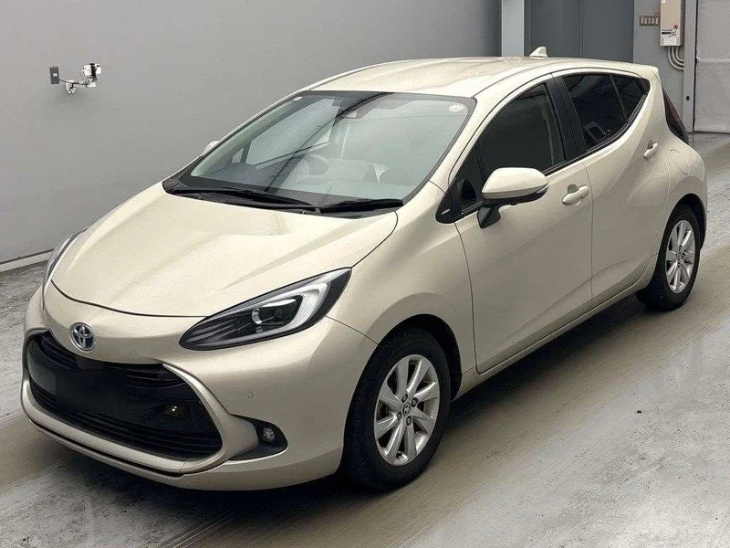Toyota AQUA — фото 1