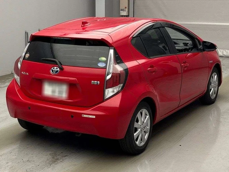 Toyota AQUA — фото 2