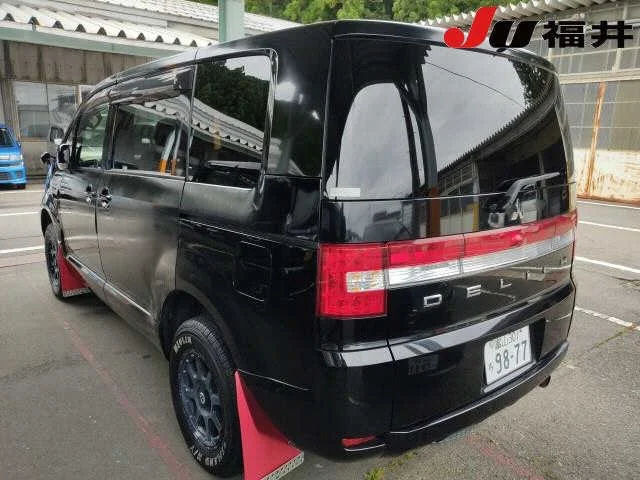 Mitsubishi DELICA D5 — фото 2