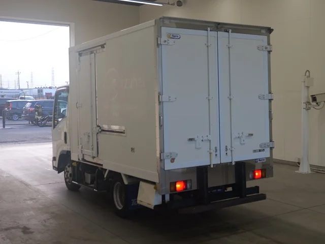 Isuzu ELF — фото 1