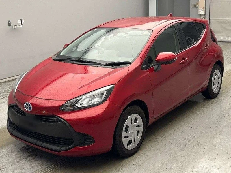 Toyota AQUA — фото 1