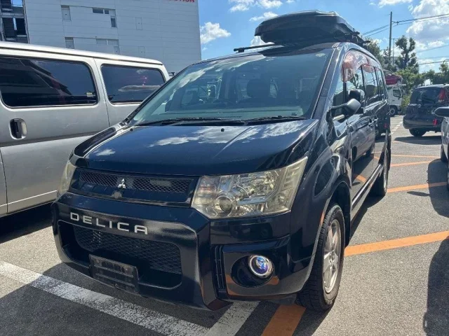 Mitsubishi DELICA D5 — фото 1