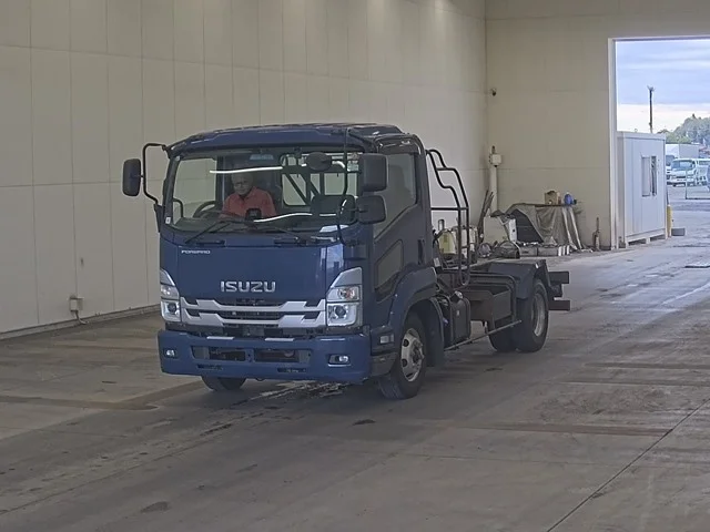 Isuzu FORWARD — фото 1