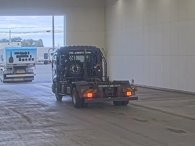 Isuzu FORWARD — фото 2