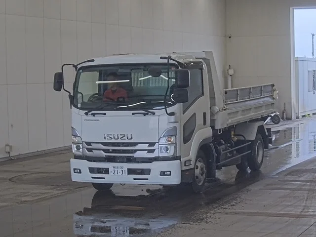 Isuzu FORWARD — фото 1