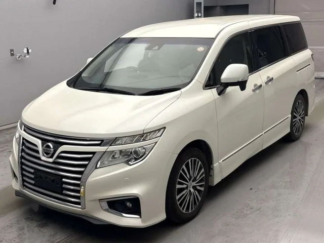 Nissan ELGRAND — фото 1
