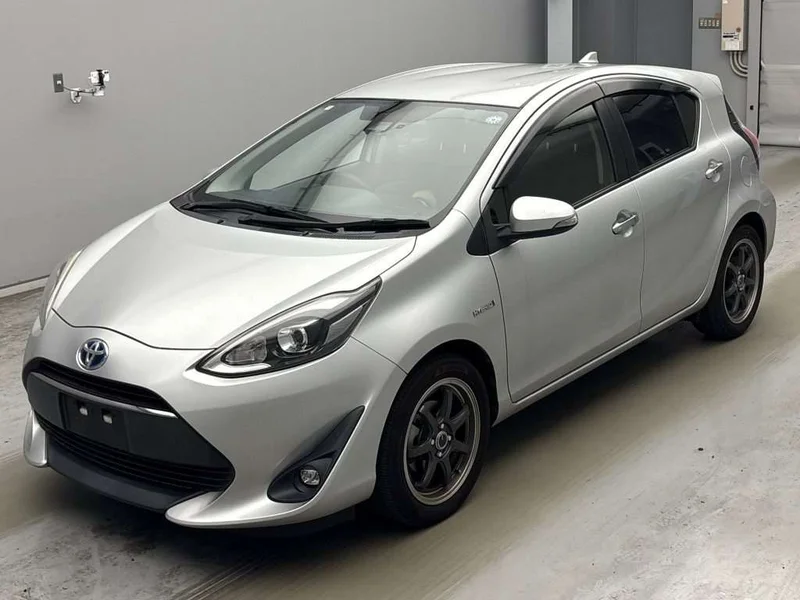 Toyota AQUA — фото 1