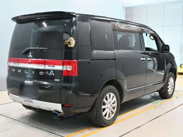 Mitsubishi DELICA D5 — фото 2