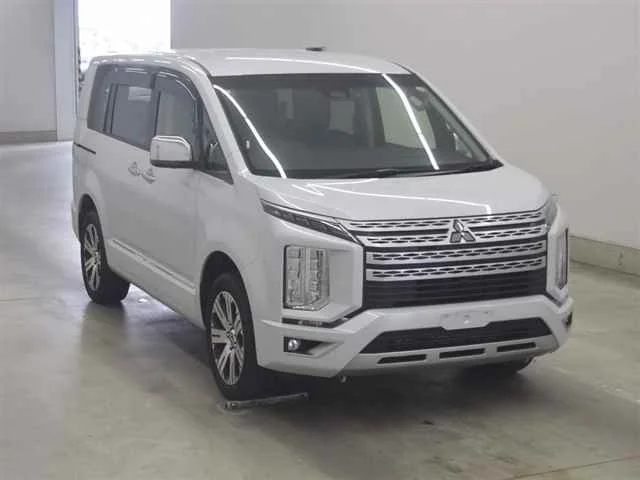 Mitsubishi DELICA — фото 1