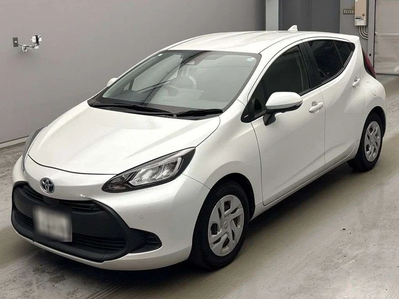 Toyota AQUA — фото 1