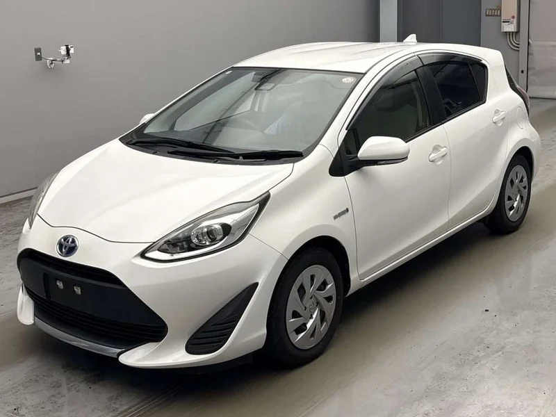 Toyota AQUA — фото 1