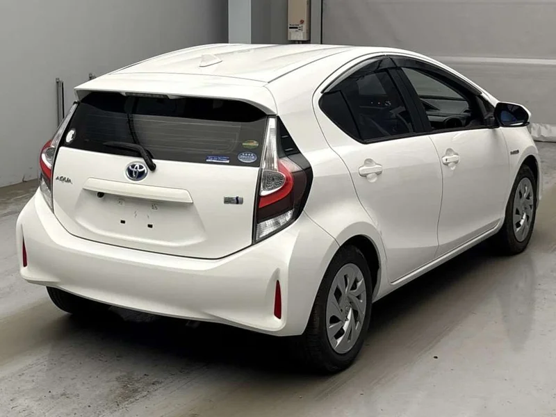 Toyota AQUA — фото 2