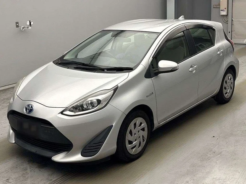 Toyota AQUA — фото 1