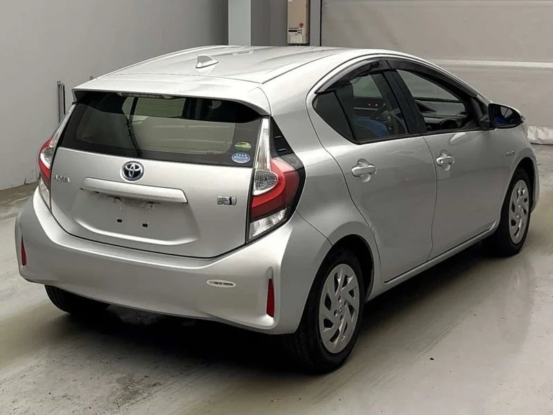 Toyota AQUA — фото 2