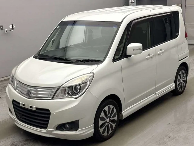 Mitsubishi DELICA D2 — фото 1