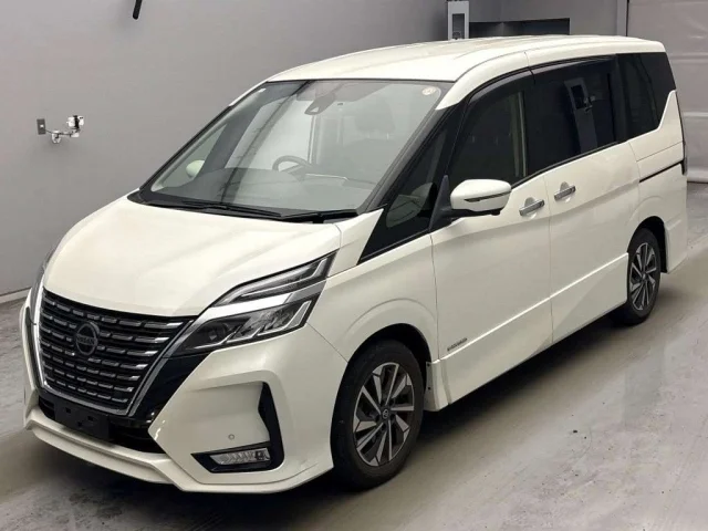 Nissan SERENA — фото 1