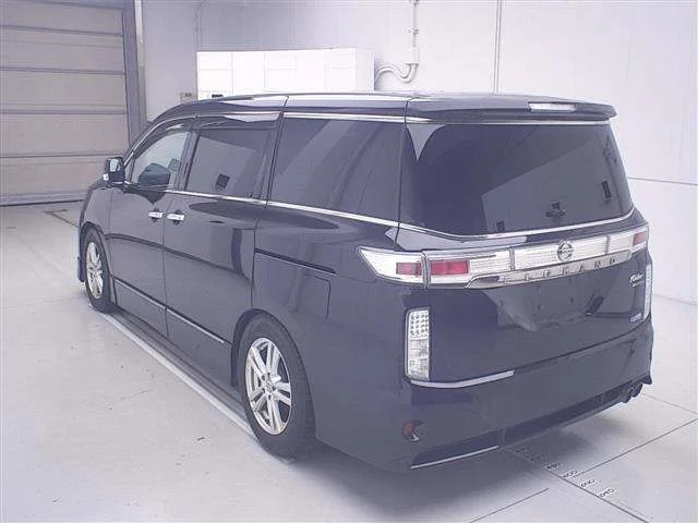 Nissan ELGRAND — фото 2