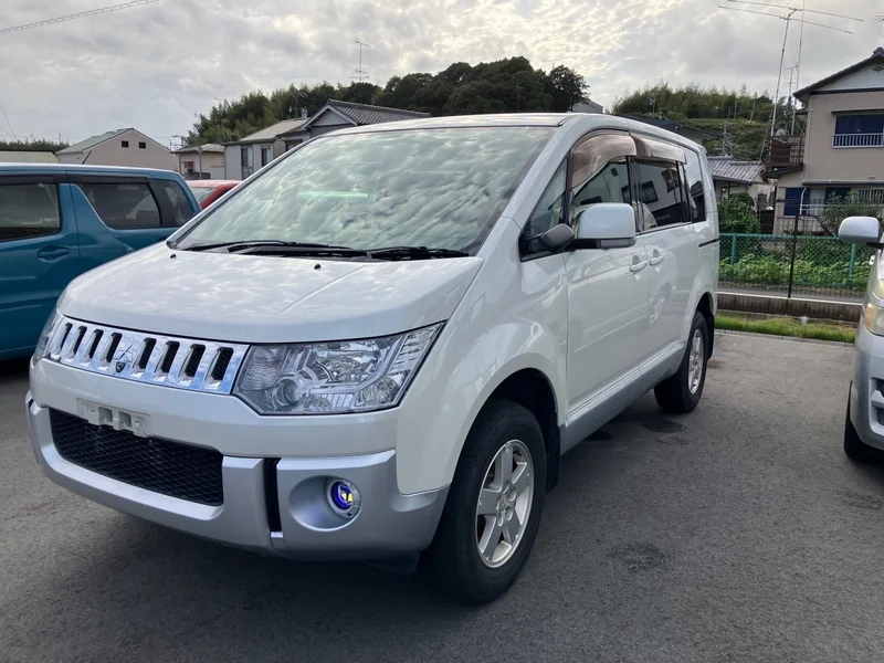 Mitsubishi DELICA — фото 1