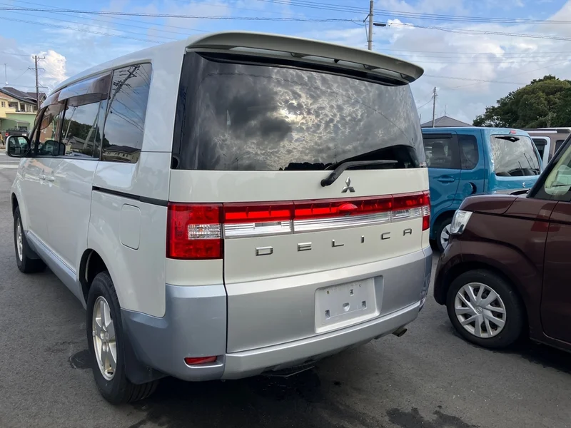 Mitsubishi DELICA — фото 2