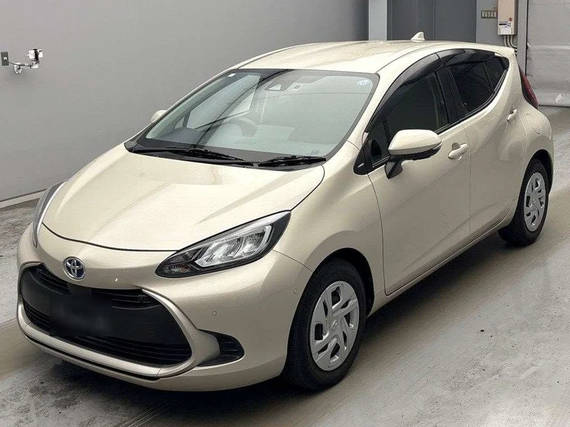 Toyota AQUA — фото 1