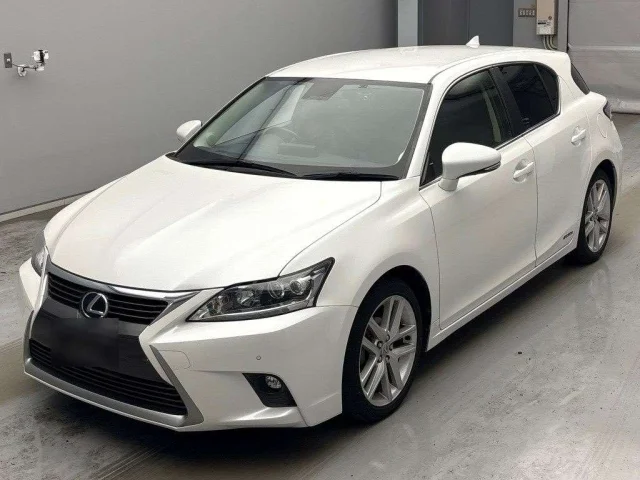 Lexus CT — фото 1