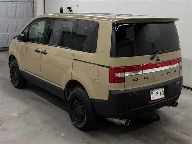 Mitsubishi DELICA D5 — фото 2