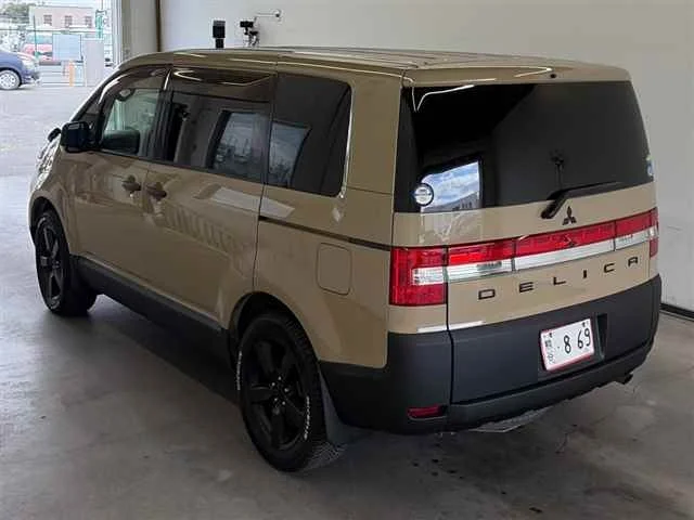 Mitsubishi DELICA D5 — фото 2