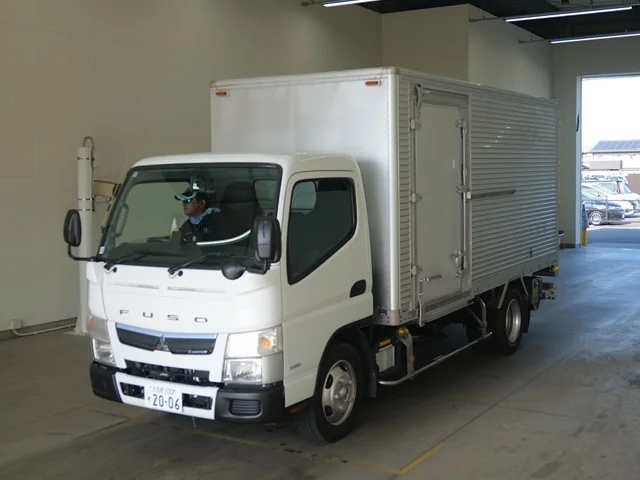 Mitsubishi CANTER — фото 1