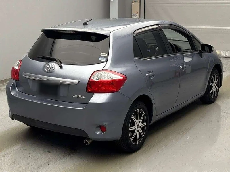 Toyota AURIS — фото 2