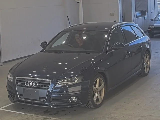 Audi A4 — фото 1