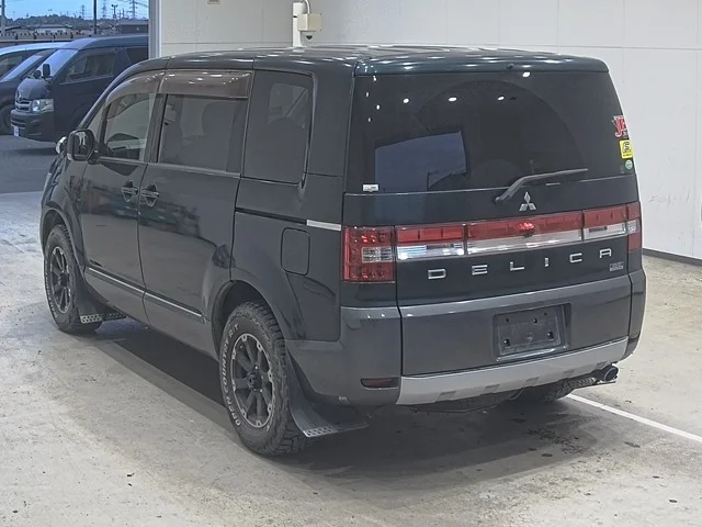 Mitsubishi DELICA D5 — фото 2