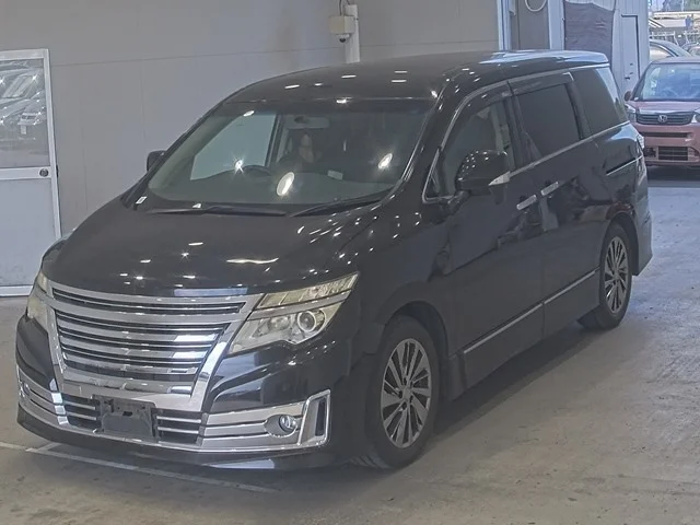 Nissan ELGRAND — фото 1