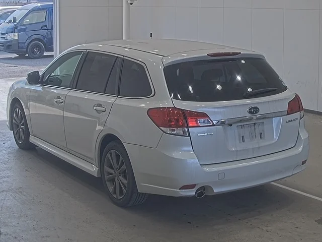 Subaru LEGACY — фото 2