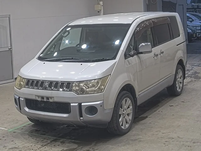 Mitsubishi DELICA D5