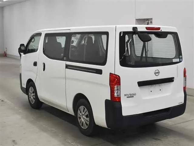 Nissan CARAVAN — фото 2