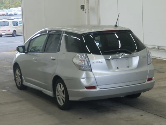Honda FIT SHUTTLE — фото 2
