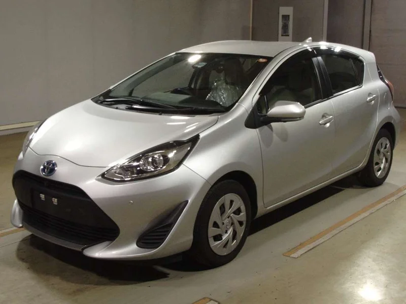 Toyota AQUA — фото 1