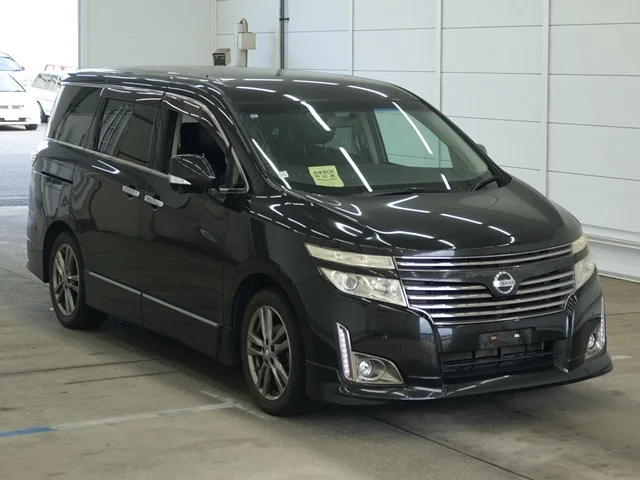 Nissan ELGRAND — фото 1