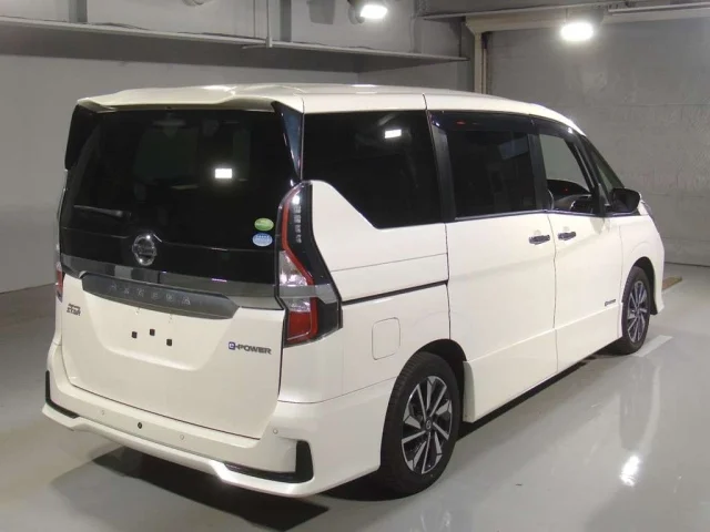 Nissan SERENA — фото 2