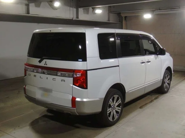Mitsubishi DELICA D5 — фото 2