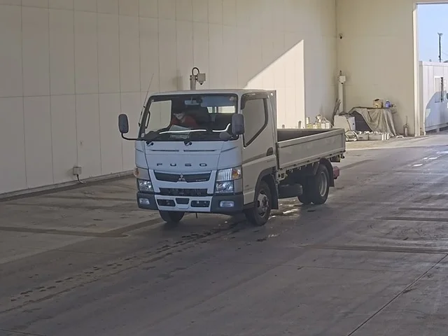 Mitsubishi CANTER — фото 1