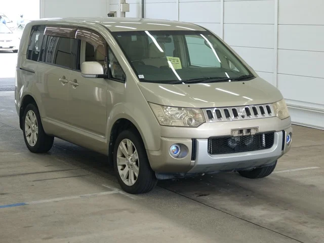 Mitsubishi DELICA — фото 1